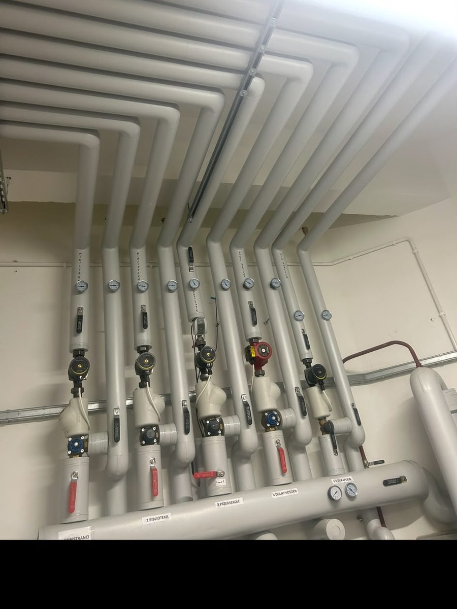 Rozdzielacz obiegów grzewczych - realizacja Szelbi-Instal